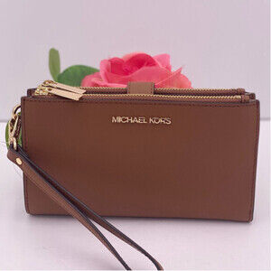 Michael Kors DoubleZip Wallet
Wristlet Luggage
